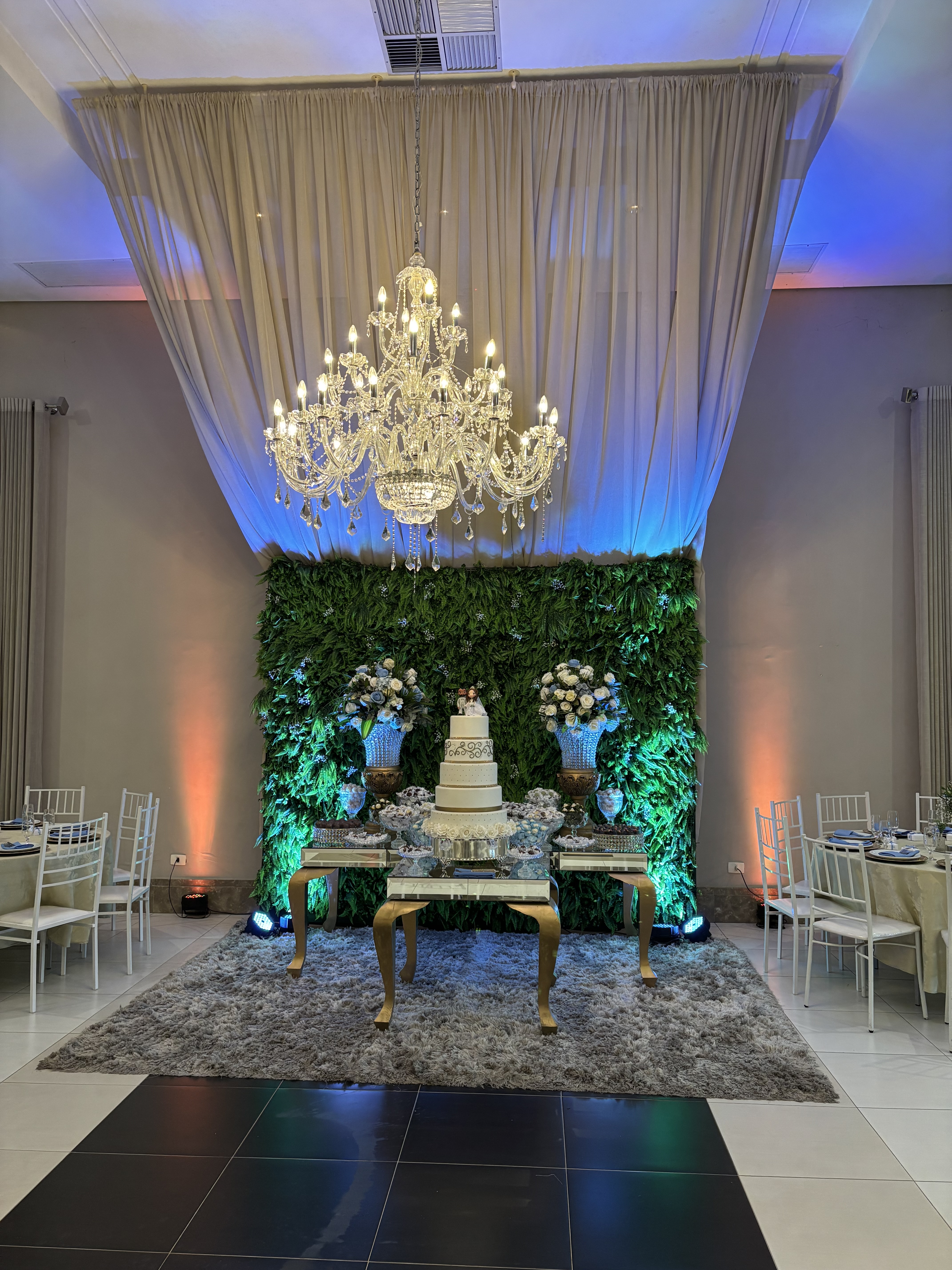 Chácara Sonho Meu Eventos iluminada à noite durante uma celebração